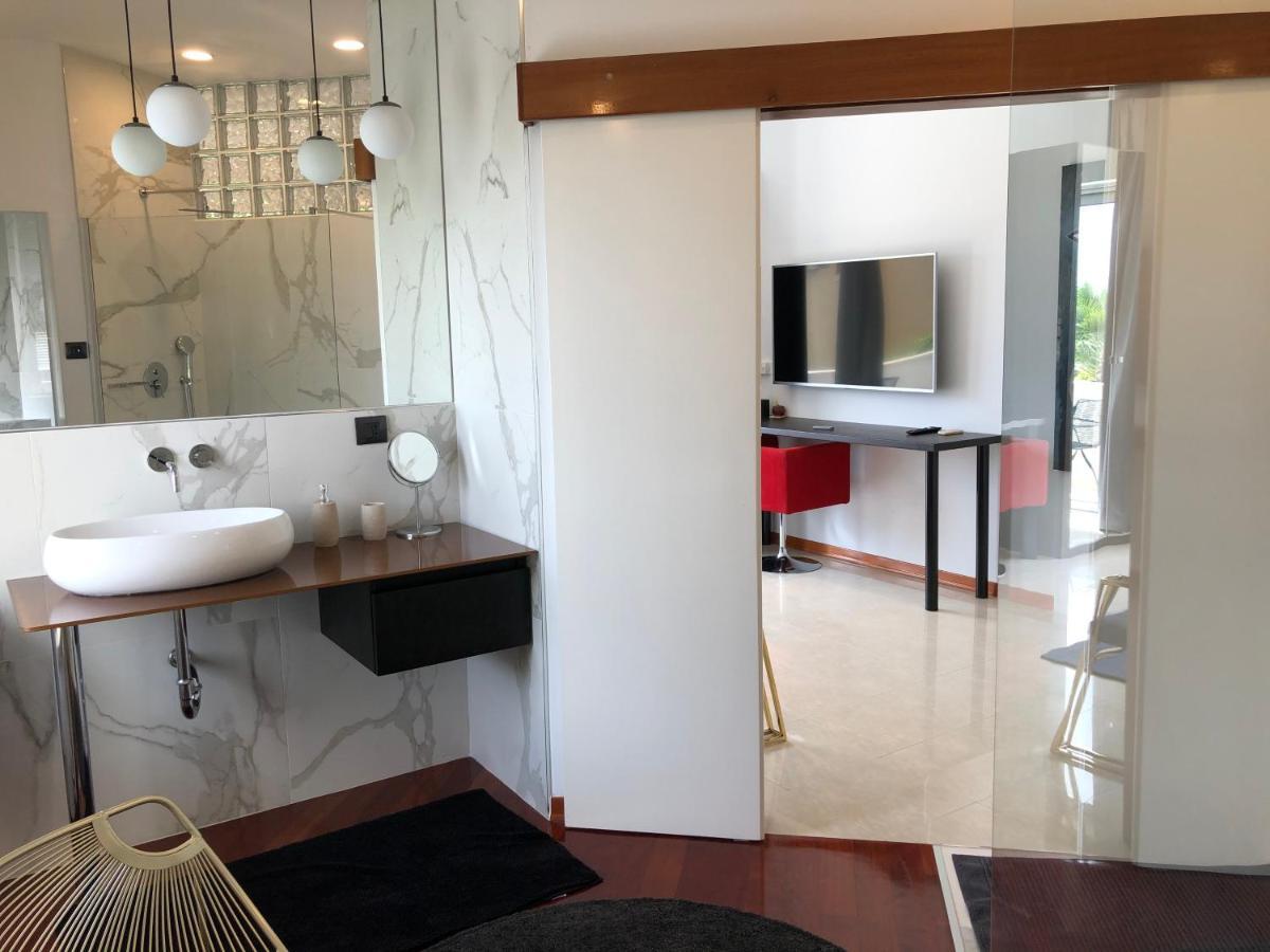 Studio Lycia Top 2020 โรวีน ภายนอก รูปภาพ